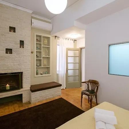 With Courtyard In Beating Heart Of Old Town! Apartman Hriszí Aktí Haniá