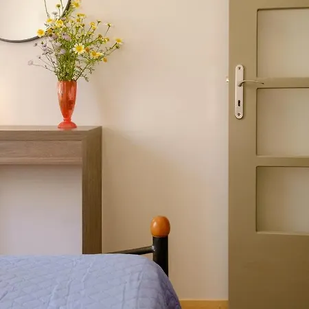 Apartman With Courtyard In Beating Heart Of Old Town! Hriszí Aktí Haniá