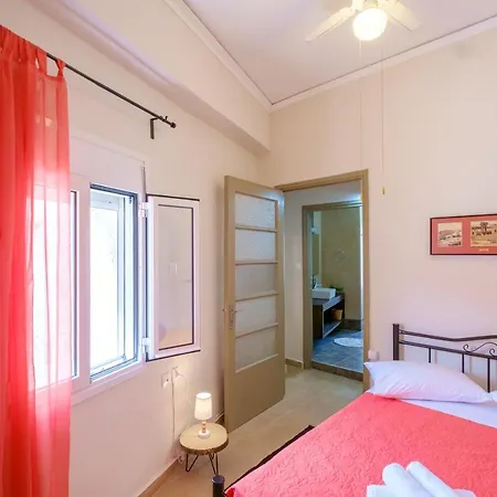 Apartman With Courtyard In Beating Heart Of Old Town! Hriszí Aktí Haniá