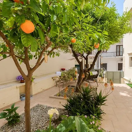 Apartment With Courtyard In Beating Heart Of Old Town! Chania (Crete)