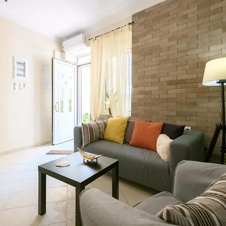With Courtyard In Beating Heart Of Old Town! Apartment *