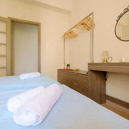 With Courtyard In Beating Heart Of Old Town! *