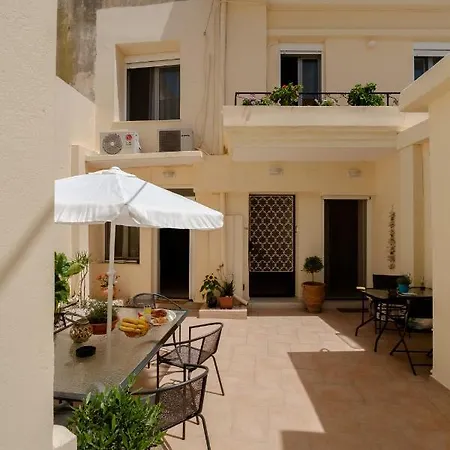 With Courtyard In Beating Heart Of Old Town! Apartment Chania (Crete)