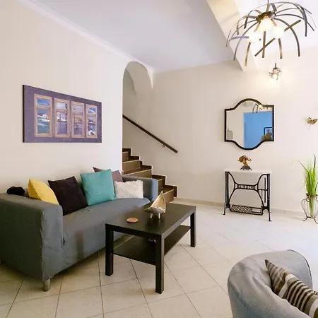 With Courtyard In Beating Heart Of Old Town! * Chania (Crete)