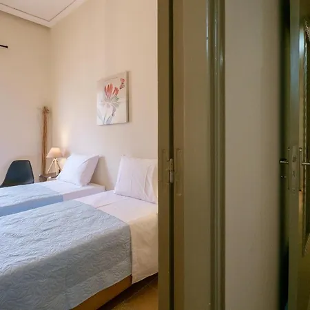 With Courtyard In Beating Heart Of Old Town! Apartman