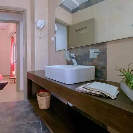 With Courtyard In Beating Heart Of Old Town! Lägenhet Chania (Crete)