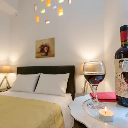 Apartment With Courtyard In Beating Heart Of Old Town! *