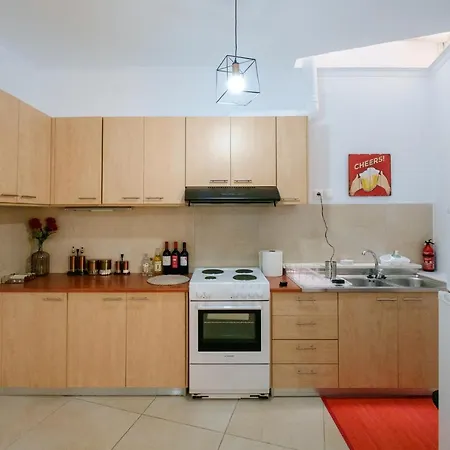 Apartman With Courtyard In Beating Heart Of Old Town! Hriszí Aktí Haniá