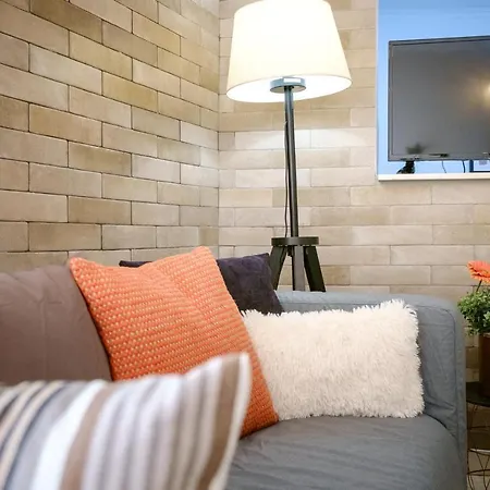 With Courtyard In Beating Heart Of Old Town! Apartman