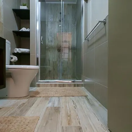 Apartman With Courtyard In Beating Heart Of Old Town! *