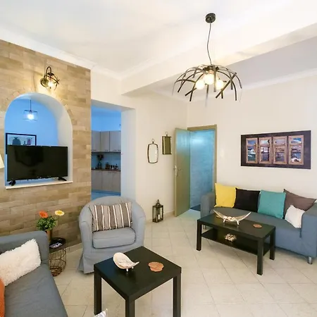 Apartman With Courtyard In Beating Heart Of Old Town! Hriszí Aktí Haniá