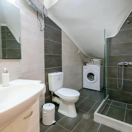 Apartman With Courtyard In Beating Heart Of Old Town! Hriszí Aktí Haniá