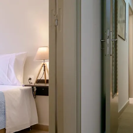 Apartman With Courtyard In Beating Heart Of Old Town!