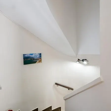 With Courtyard In Beating Heart Of Old Town! Apartman *