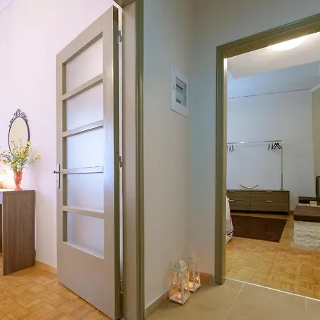 Apartman With Courtyard In Beating Heart Of Old Town! *