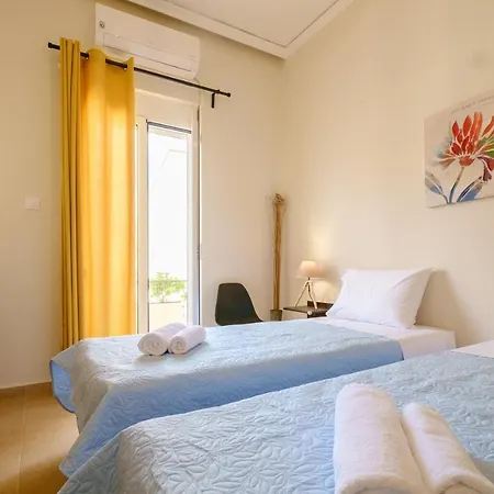 Apartment With Courtyard In Beating Heart Of Old Town! *