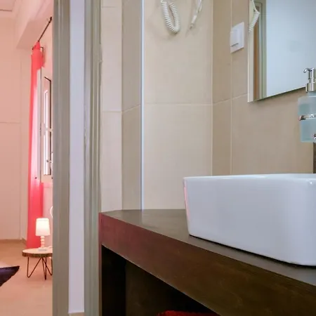 Apartman With Courtyard In Beating Heart Of Old Town!