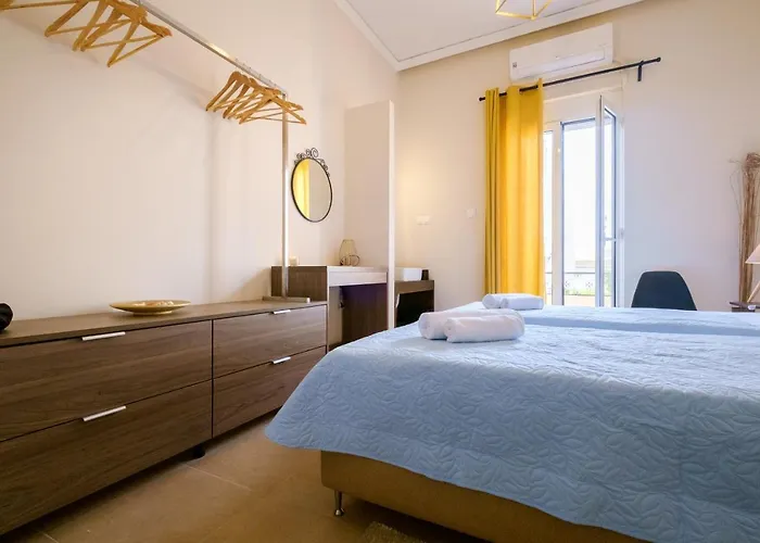 With Courtyard In Beating Heart Of Old Town! * Chania (Crete)