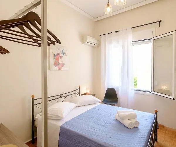 With Courtyard In Beating Heart Of Old Town! Lägenhet *