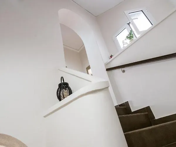 With Courtyard In Beating Heart Of Old Town! * Chania (Crete)