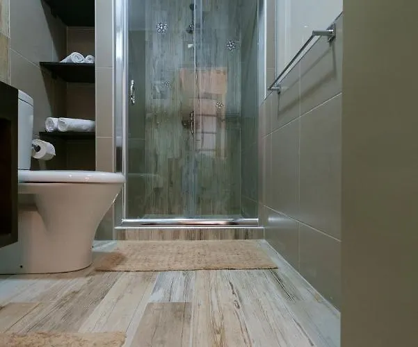 Lägenhet With Courtyard In Beating Heart Of Old Town! *