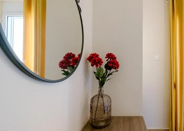 Lägenhet With Courtyard In Beating Heart Of Old Town! *