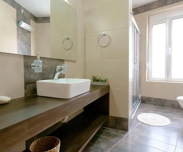 With Courtyard In Beating Heart Of Old Town! Lägenhet