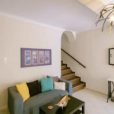 With Courtyard In Beating Heart Of Old Town! Ханья (Крит)