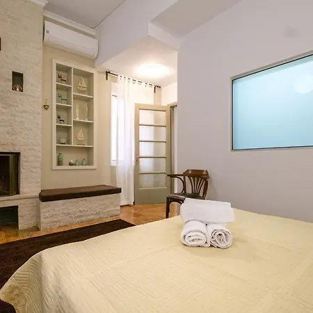 With Courtyard In Beating Heart Of Old Town! Ханья (Крит)