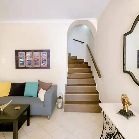 Апартаменти With Courtyard In Beating Heart Of Old Town! Ханья (Крит)