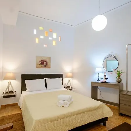 Апартаменти With Courtyard In Beating Heart Of Old Town!