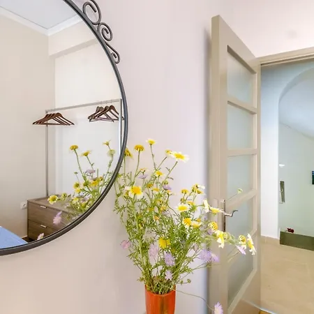 With Courtyard In Beating Heart Of Old Town! Апартаменти