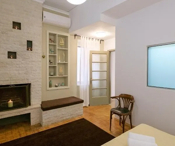 With Courtyard In Beating Heart Of Old Town! Appartement La Canée