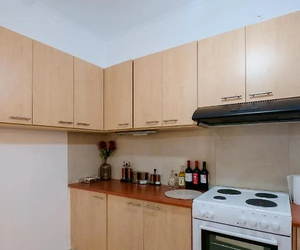 With Courtyard In Beating Heart Of Old Town! Appartement