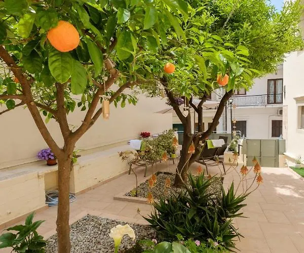 Appartement With Courtyard In Beating Heart Of Old Town! La Canée